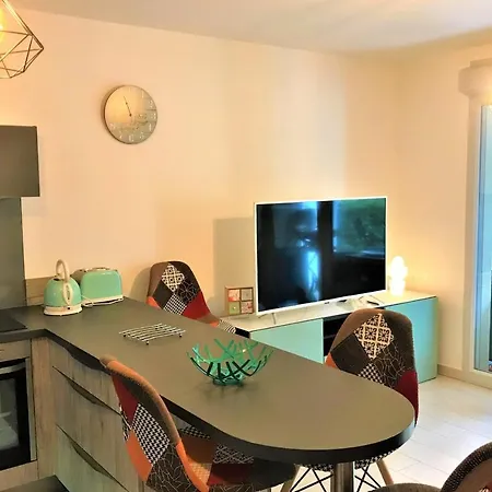 Apartment Centre Les Pins 1 Bedroom With Ac, Swimming Pool And Parking *