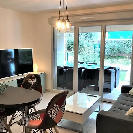 Centre Les Pins 1 Bedroom With Ac, Swimming Pool And Parking Apartment *