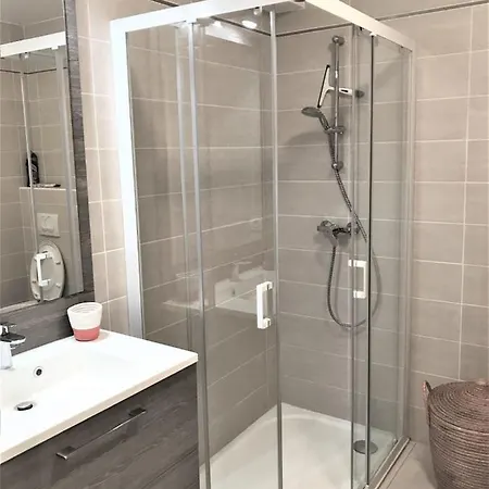 Apartment Centre Les Pins 1 Bedroom With Ac, Swimming Pool And Parking Juan-les-Pins