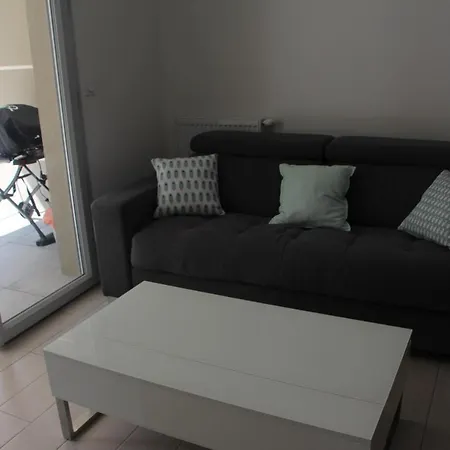 Centre Les Pins 1 Bedroom With Ac, Swimming Pool And Parking Apartment *