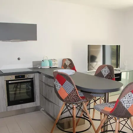 Apartment Centre Les Pins 1 Bedroom With Ac, Swimming Pool And Parking Juan-les-Pins