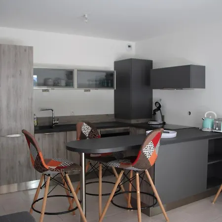 Centre Les Pins 1 Bedroom With Ac, Swimming Pool And Parking Apartment
